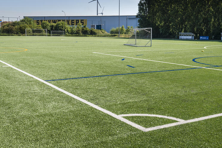 Une première à Gand: le terrain de football Standaard Muide sera une source de chaleur pour le quartier
