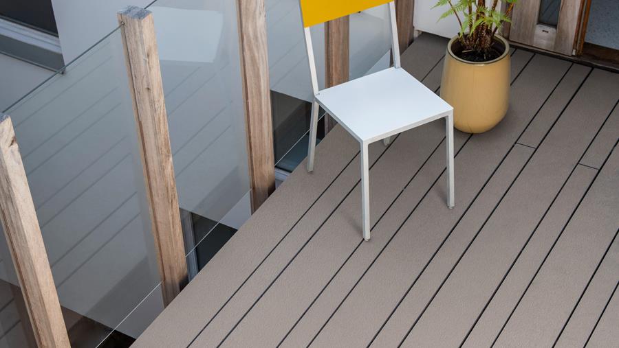 Une installation sans clous ni colle avec Cedral Terrace