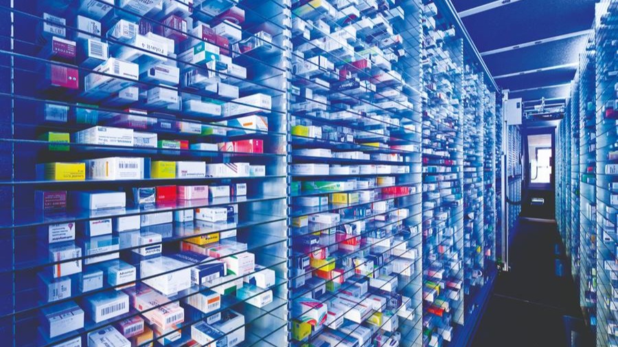 Les moteurs pas à pas permettent aux robots pharmaceutiques de travailler en toute transparence