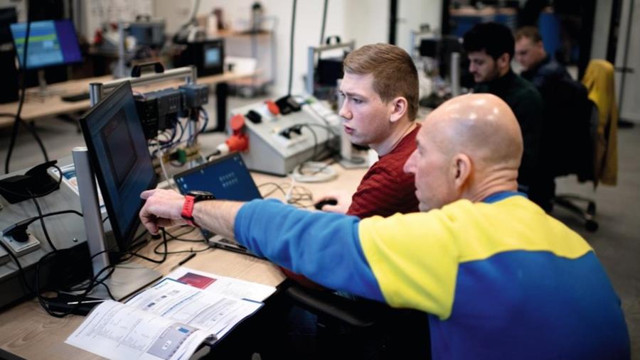 DUAAL LEREN EN WERKPLEKLEREN IN DE PRAKTIJK GEBRACHT