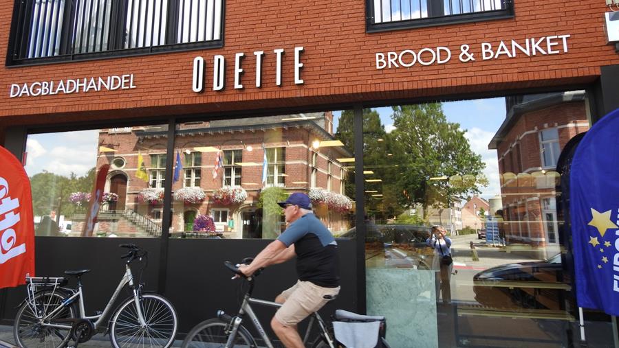 Le magasin Odette à Malle est à la fois une librairie et une boulangerie-pâtisserie