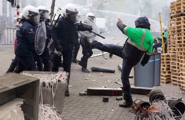 Drukkers op de vuist met politie
