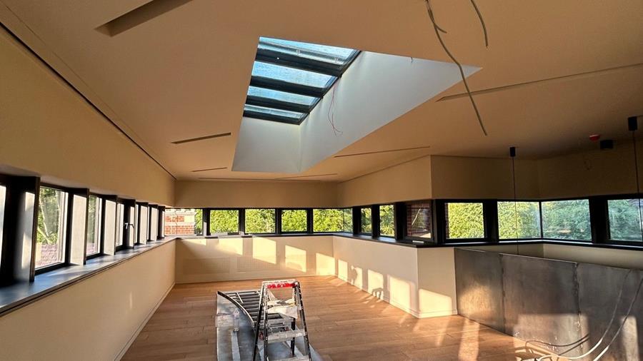 Une peinture méticuleuse donne la touche finale à un château rénové