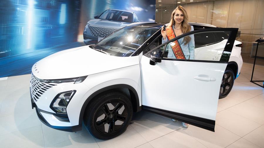 Miss Belgique 2025 reçoit son OMODA 5 chez D&O Mobility