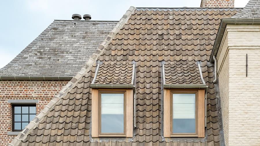 Traditioneel dak- en houtwerk met karakter in Pelt