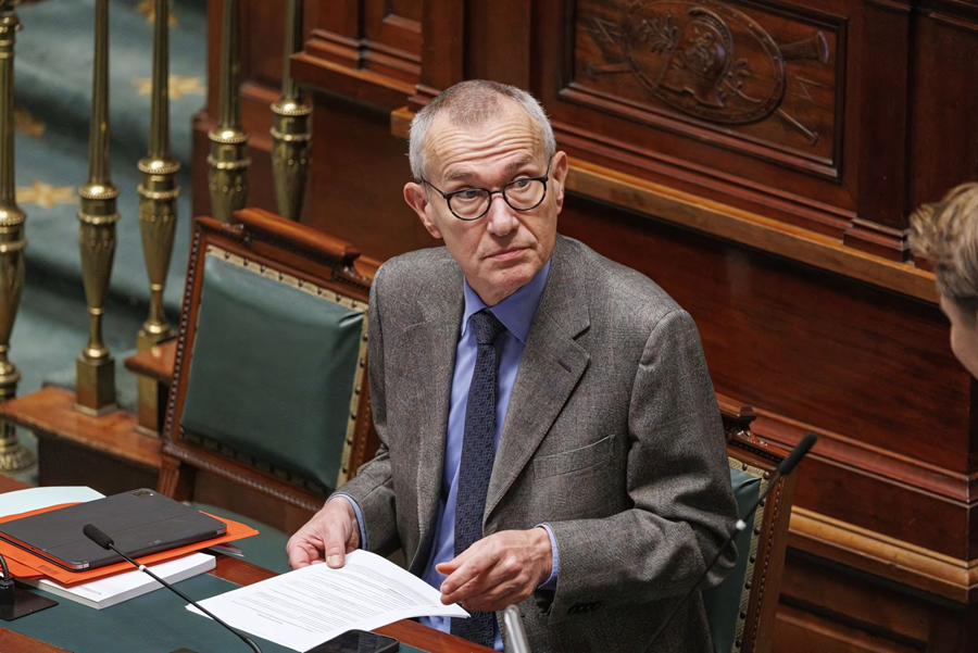 Aidants proches : Vandenbroucke veut simplifier les démarches et renforcer la reconnaissance