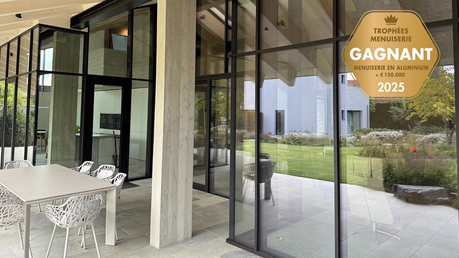 Une primeur avec un système de mur-rideau ultrafin