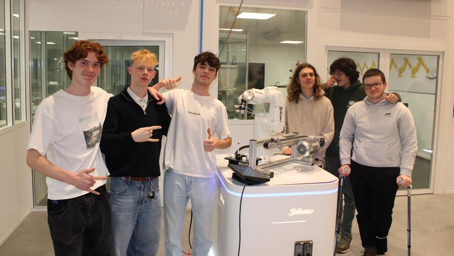 Leerlingen Bernardustechnicum winnen VAL Robot Challenge Benelux