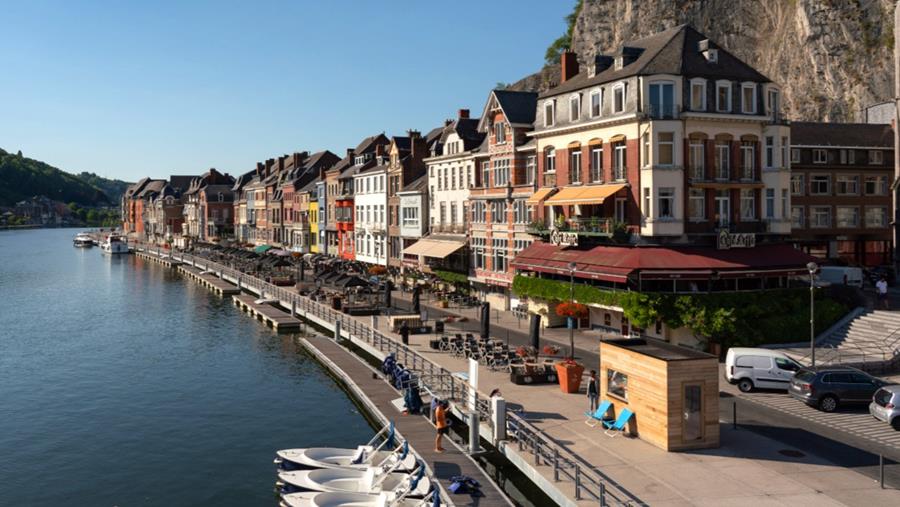 Dinant : un médecin jugé pour faux, sur fond de soupçons sectaires autour d’une patiente décédée