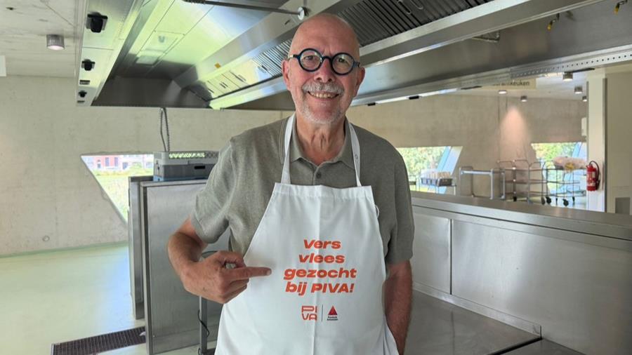 Les tabliers portant l'inscription « On recherche de la viande fraîche » remportent un franc succès