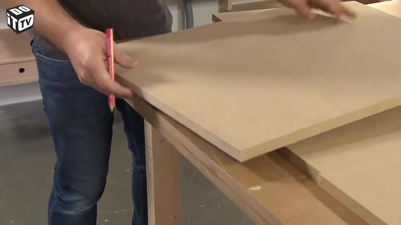 FAITES VOTRE PROPRE RAYONNAGE MURAL